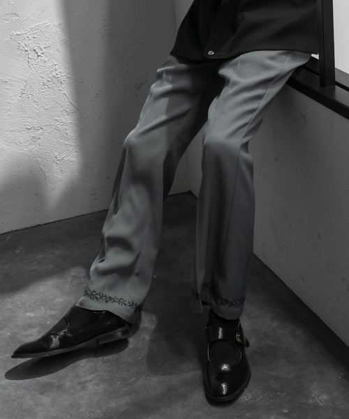 Adoon plain（アドーンプレーン）の「【Adoon plain】刺繍フレアパンツ（スラックス・メンズ・グレー/ブラック・SMALL/MEDIUM/LARGE）」の3枚目の写真