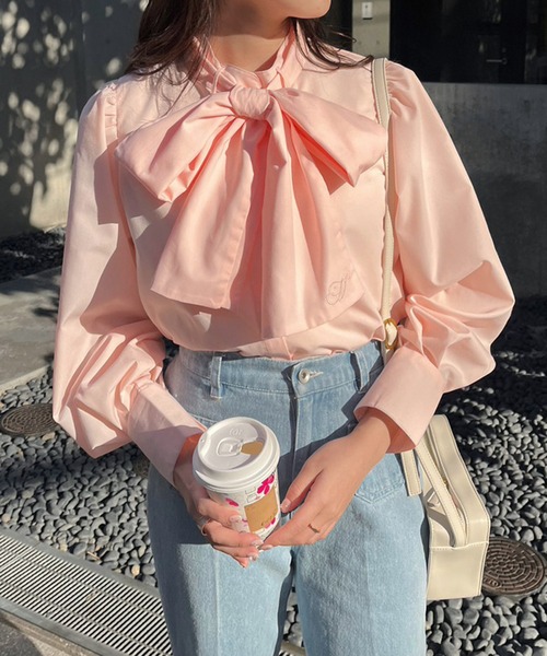 one after another NICE CLAUP(ワンアフターアナザーナイスクラップ)の「ヴィンテージガーリーなスタイリングに/刺繍ボウタイブラウス(シャツ/ブラウス・レディース・サックスブルー系/ブラック/オフホワイト/ピンク/ストライプ・FREE)」の4枚目の写真