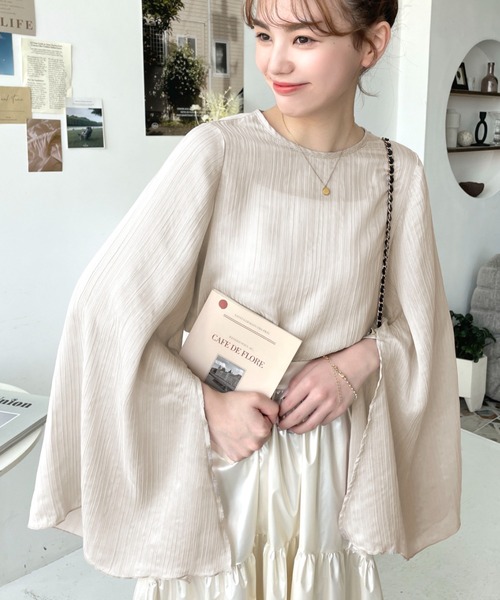 moment+(モーメントプラス)の「シアーランダムプリーツスリットフレアスリーブブラウス(シャツ/ブラウス・レディース・ブラック/グレイッシュベージュ/ピンク/ナチュラル/ブルー・M/L)」の4枚目の写真