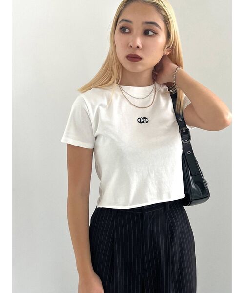 EMODA（エモダ）の「ロゴミニマルTシャツ（Tシャツ/カットソー・レディース・ホワイト/ベージュ/ブラック/ブルー・FREE）」の5枚目の写真