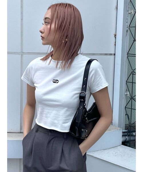 EMODA（エモダ）の「ロゴミニマルTシャツ（Tシャツ/カットソー・レディース・ホワイト/ベージュ/ブラック/ブルー・FREE）」の10枚目の写真