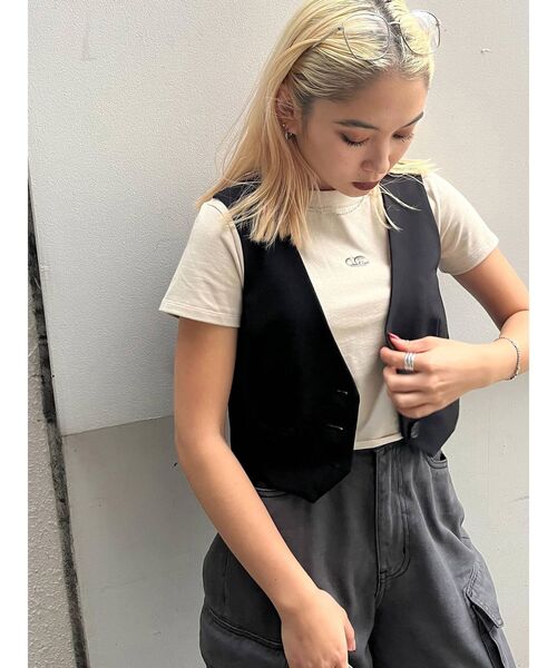 EMODA（エモダ）の「ロゴミニマルTシャツ（Tシャツ/カットソー・レディース・ホワイト/ベージュ/ブラック/ブルー・FREE）」の21枚目の写真