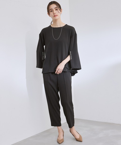 ROPE'（ロペ）の「【洗える】【troisiemechaco（トロワズィエムチャコ）】パール付きフレアセットアップパンツ/セレモニー対応（つなぎ/オールインワン・レディース・ホワイト/ホワイト系その他/ブラック・38）」の3枚目の写真