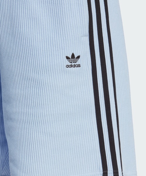 adidas（アディダス）の「アディカラー クラシックス ワッフル