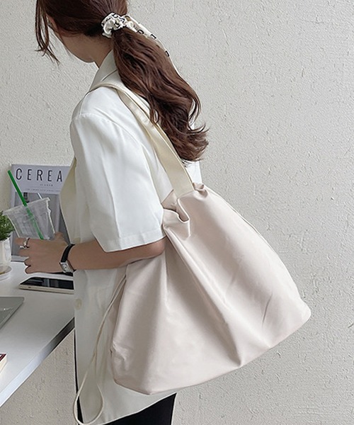 fd style(エフディ スタイル)の「Drawstring 超軽量ショルダーバッグ(ショルダーバッグ・レディース・Black/DK.Grn/Mustard/Beige・FREE)」の3枚目の写真