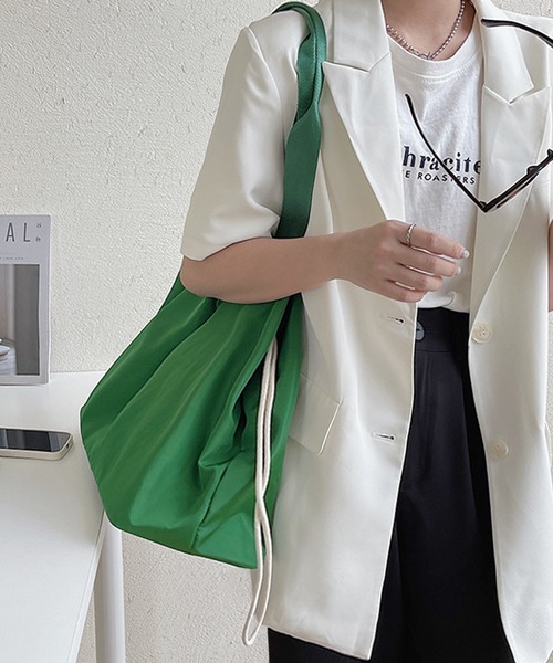 fd style(エフディ スタイル)の「Drawstring 超軽量ショルダーバッグ(ショルダーバッグ・レディース・Black/DK.Grn/Mustard/Beige・FREE)」の16枚目の写真