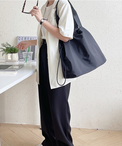 fd style(エフディ スタイル)の「Drawstring 超軽量ショルダーバッグ(ショルダーバッグ・レディース・Black/DK.Grn/Mustard/Beige・FREE)」の8枚目の写真