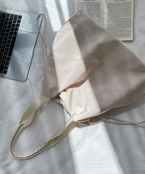 fd style(エフディ スタイル)の「Drawstring 超軽量ショルダーバッグ(ショルダーバッグ・レディース・Black/DK.Grn/Mustard/Beige・FREE)」の9枚目の写真