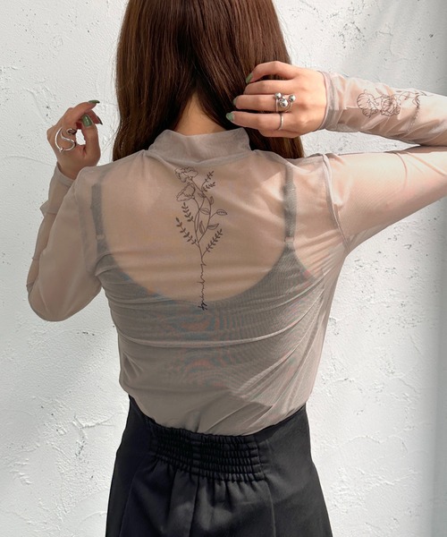 apres jour mignon（アプレジュールミニョン）の「フラワータトゥートップス【ZOZOTOWN限定アイテム】（Tシャツ/カットソー・レディース・ブラック/グレー・フリー）」の11枚目の写真