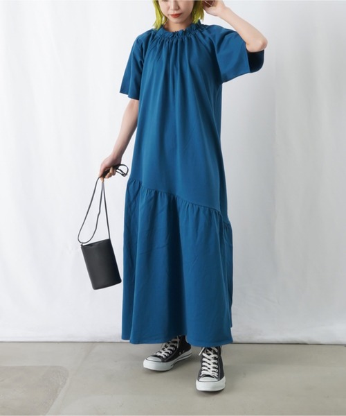 LUCA/LADY LUCK LUCA(ルカ/レディラックルカ)の「LC/LLL ネックギャザーティアードカットワンピース(ワンピース・レディース・ブラウン/ブラック/ブルー・FREE)」の3枚目の写真