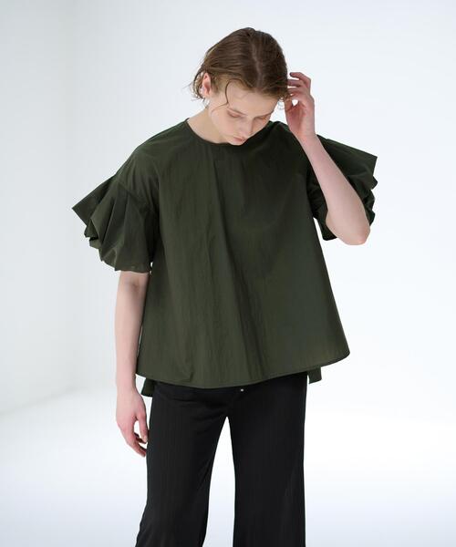 LANVIN en Bleu（ランバンオンブルー）の「速乾ナイロンドロップタックショルダーブラウス（シャツ/ブラウス・レディース・カーキ/ブラック/ベージュ・38）」の5枚目の写真