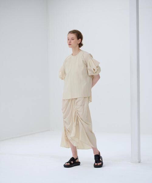 LANVIN en Bleu（ランバンオンブルー）の「速乾ナイロンドロップタックショルダーブラウス（シャツ/ブラウス・レディース・カーキ/ブラック/ベージュ・38）」の8枚目の写真