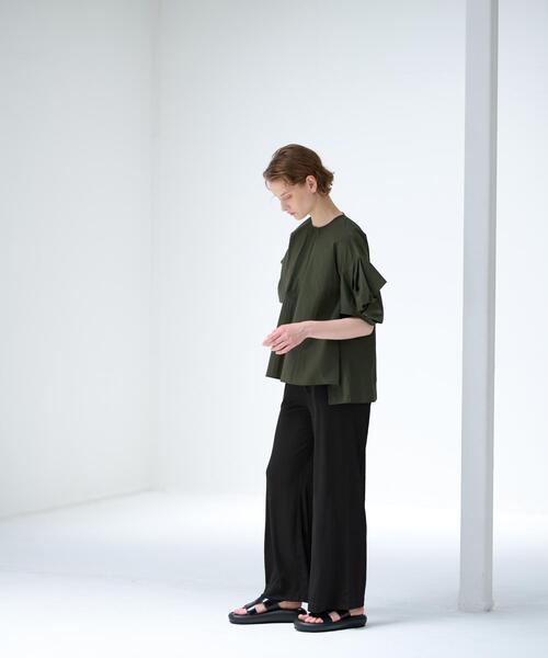 LANVIN en Bleu（ランバンオンブルー）の「速乾ナイロンドロップタックショルダーブラウス（シャツ/ブラウス・レディース・カーキ/ブラック/ベージュ・38）」の14枚目の写真