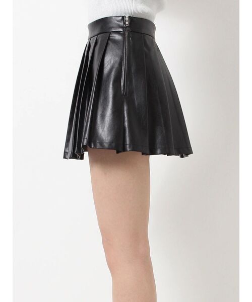GYDA（ジェイダ）の「フェイクレザープリーツスカートライクショートパンツ（スカート・レディース・ブラック・SMALL/MEDIUM）」の12枚目の写真