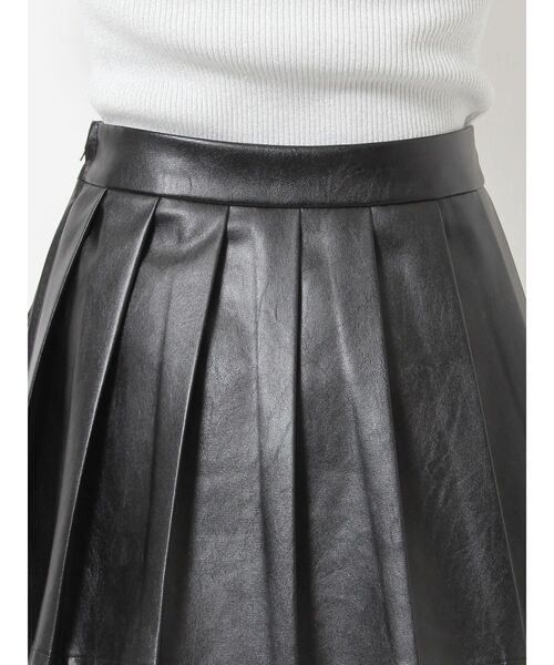 GYDA（ジェイダ）の「フェイクレザープリーツスカートライクショートパンツ（スカート・レディース・ブラック・SMALL/MEDIUM）」の16枚目の写真