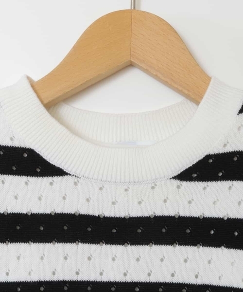a.v.v（アーヴェヴェ）の「[100-130]【2点セット】アイレット柄ニットベストセット（ベスト・キッズ・アイボリー/ブラック・100/110/120/130）」の5枚目の写真