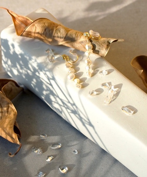 itam（アイタム）の「【itam】アイタム/ 5連淡水パールノンホールピアス/金属アレルギー対応（イヤリング・レディース・ゴールド・FREE）」の4枚目の写真