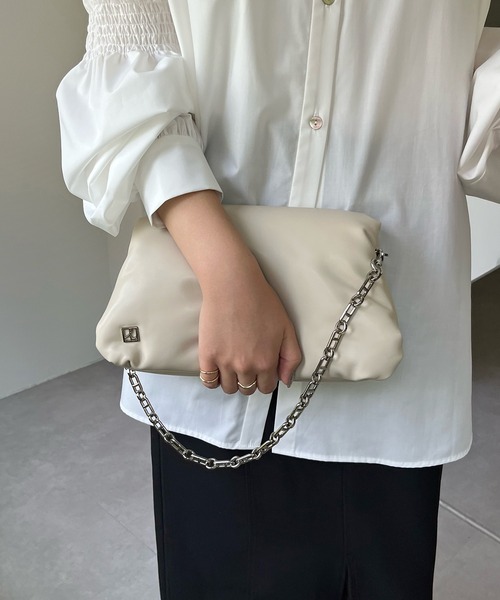 見逃し厳禁！おトクな LE VERNIS（ル・ベルニ）の「〈LE VERNIS/ル・ベルニ〉PUFFER バッグ