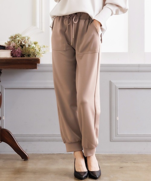 mili an deni（ミリアンデニ）の「スクーバ素材ジョガーパンツ（スラックス・レディース・モカ/ネイビー/ブラウン/ブラック/アイボリー・L/M）」の4枚目の写真