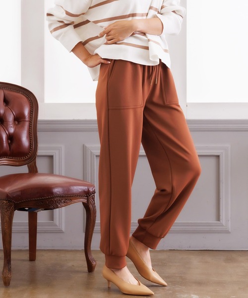 mili an deni（ミリアンデニ）の「スクーバ素材ジョガーパンツ（スラックス・レディース・モカ/ネイビー/ブラウン/ブラック/アイボリー・L/M）」の9枚目の写真