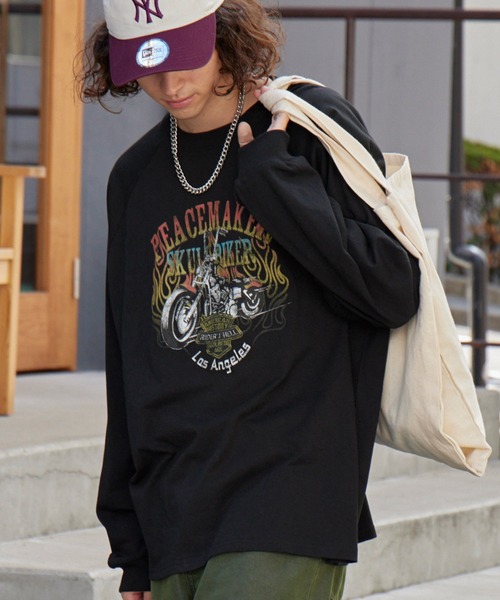 BARK MANHATTAN（バークマンハッタン）の「ヴィンテージライクロックデザイン オーバーサイズラグラン長袖Tシャツ（Tシャツ/カットソー・レディース・チャコール/アッシュグレー/ブラック系/ネイビー系1/グレー系1/アッシュブラウン/ブラック系1/グレー系2/グレー系3/オフホワイト・L/M）」の4枚目の写真