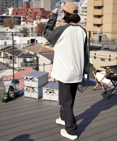 BARK MANHATTAN（バークマンハッタン）の「ヴィンテージライクロックデザイン オーバーサイズラグラン長袖Tシャツ（Tシャツ/カットソー・レディース・チャコール/アッシュグレー/ブラック系/ネイビー系1/グレー系1/アッシュブラウン/ブラック系1/グレー系2/グレー系3/オフホワイト・L/M）」の22枚目の写真