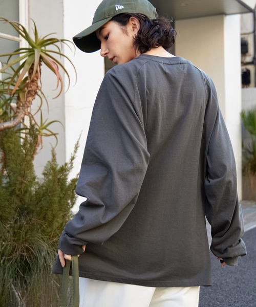 BARK MANHATTAN（バークマンハッタン）の「ヴィンテージライクロックデザイン オーバーサイズラグラン長袖Tシャツ（Tシャツ/カットソー・レディース・チャコール/アッシュグレー/ブラック系/ネイビー系1/グレー系1/アッシュブラウン/ブラック系1/グレー系2/グレー系3/オフホワイト・L/M）」の16枚目の写真