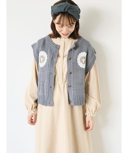 ehka sopo（エヘカソポ）の「【Maison SAJOU】アップリケニットベスト（ベスト・レディース・サックスブルー/キナリ/モカ・F）」の5枚目の写真