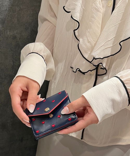 THE MUSEUM VISITOR★韓国★HEART STUD SPRAY WALLET 財布 2色 THE MUSEUM VISITOR☆韓国☆HEART STUD SPRAY WALLET 財布 2色