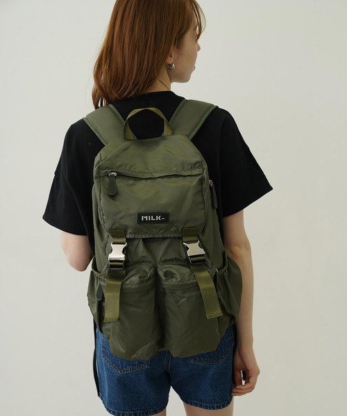 MILKFED.（ミルクフェド）の「【18.8L】LOGO PLATE BACKPACK 【PC収納可・A4サイズ】（バックパック/リュック・レディース・ライトブルー/オリーブ/ブラック・ONE SIZE）」の14枚目の写真