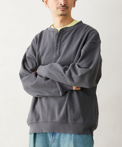 JOURNAL STANDARD relume（ジャーナルスタンダード　レリューム）の「CALIFORNIA UPCYCLE ヘンリーネックスウェット（スウェット・メンズ・ブラック系その他/ライトグレー/ダークブルー・MEDIUM/LARGE）」の2枚目の写真