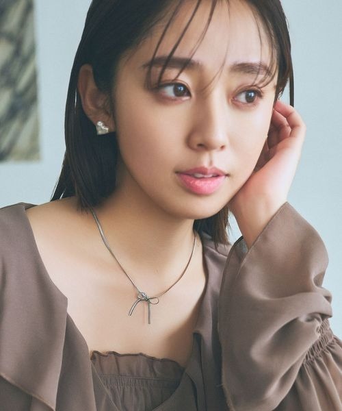 mysty woman(ミスティウーマン)の「ナローリボンネックレス 107766(ネックレス・レディース・シルバー・FREE)」の1枚目の写真