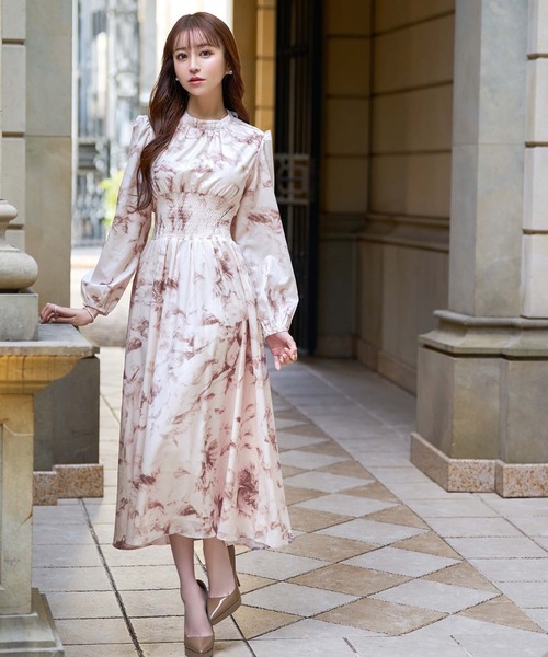 洗練美を纏う HERMES Abito svasato tasca ricamata ワンピース emiriawiz(エミリアウィズ)の「Motif en marbre shirring one