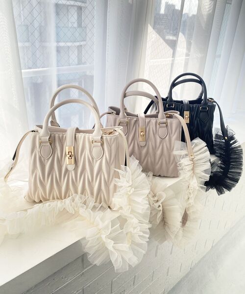 MAJESTIC LEGON（マジェスティックレゴン）の「チュールフリルショルダー（ベルト・レディース・ブラック/アイボリー/グレイッシュベージュ・FREE）」の2枚目の写真