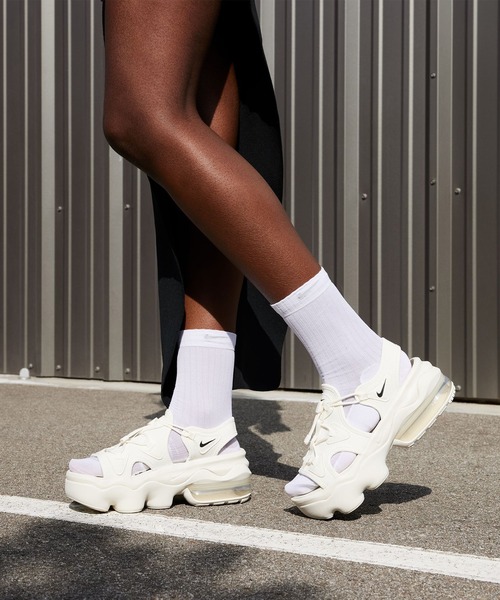 NIKE(ナイキ)の「【NIKE】AIR MAX KOKO SANDAL(サンダル・レディース・クリーム/ブラック・24/23/25)」の3枚目の写真