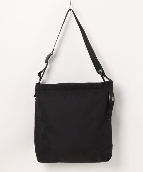 NOTIVE/CANTERA（ノーティブカンテラ）の「撥水加工 大容量 FIDLOCKバックル付き ショルダーバッグ CARSON2（カーソン2）（ショルダーバッグ・メンズ・ブラック・FREE）」の3枚目の写真