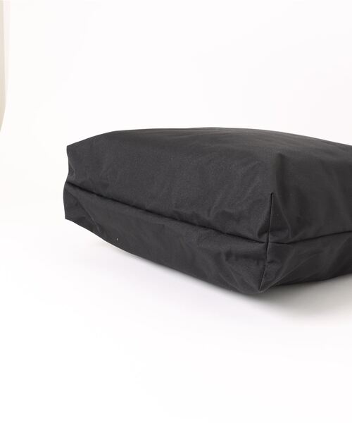 NOTIVE/CANTERA（ノーティブカンテラ）の「撥水加工 大容量 FIDLOCKバックル付き ショルダーバッグ CARSON2（カーソン2）（ショルダーバッグ・メンズ・ブラック・FREE）」の5枚目の写真