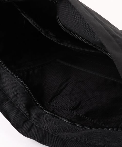 NOTIVE/CANTERA（ノーティブカンテラ）の「撥水加工 大容量 FIDLOCKバックル付き ショルダーバッグ CARSON2（カーソン2）（ショルダーバッグ・メンズ・ブラック・FREE）」の6枚目の写真