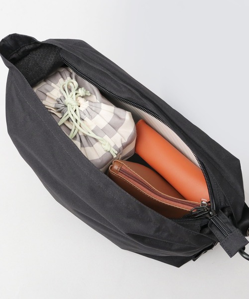 NOTIVE/CANTERA（ノーティブカンテラ）の「撥水加工 大容量 FIDLOCKバックル付き ショルダーバッグ CARSON2（カーソン2）（ショルダーバッグ・メンズ・ブラック・FREE）」の11枚目の写真