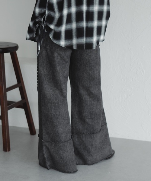 epnok(エプノック)の「フリンジフレアスラブデニムパンツ(デニムパンツ・メンズ・ブラック/サックスブルー/インディゴブルー・SMALL/LARGE/MEDIUM)」の5枚目の写真