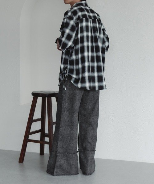epnok(エプノック)の「フリンジフレアスラブデニムパンツ(デニムパンツ・メンズ・ブラック/サックスブルー/インディゴブルー・SMALL/LARGE/MEDIUM)」の11枚目の写真