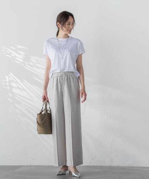 LAUTREAMONT(ロートレアモン)の「【WEB限定】【3サイズ】スムースコットンラウンドヘムカットソー≪洗える/接触冷感≫(Tシャツ/カットソー・レディース・ホワイト/チャコールグレー/ブルー/ブラック/ベージュ/ライトブルー/ピンク・11号/7号/9号)」の11枚目の写真