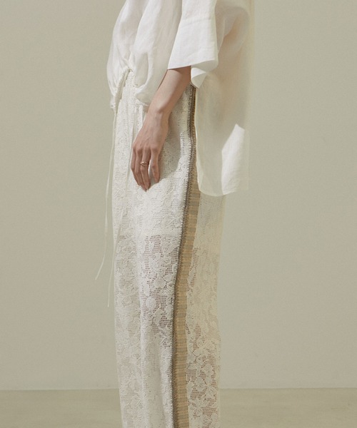 SALON adam et rope'（サロン アダム エ ロペ）の「オーガニックコットンレースイージーパンツ【セットアップ対応】（その他パンツ・レディース・ブラック/ホワイト・FREE）」の9枚目の写真