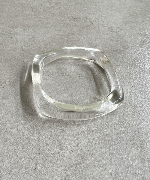 SHENERY（シーナリー）の「【重ね付けも◎】バングル（ブレスレット・レディース・クリア/ブラウン・FREE）」の4枚目の写真