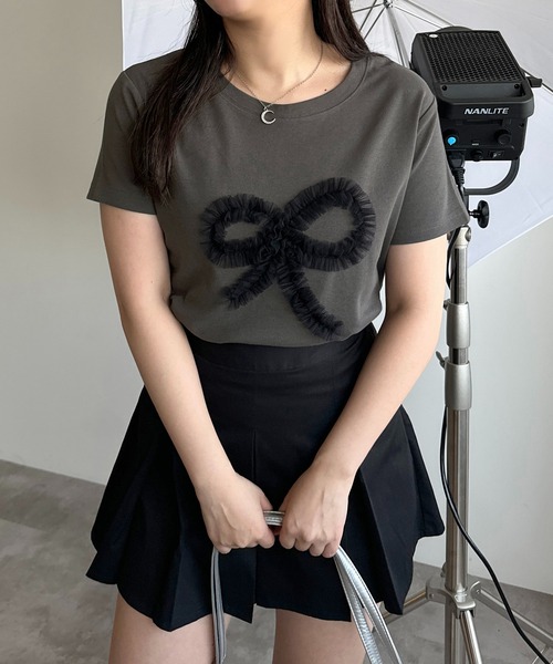 apres jour mignon(アプレジュールミニョン)の「【apres jour mignon SOIE】チュールモチーフフリルT【ZOZOTOWN限定アイテム】(Tシャツ/カットソー・レディース・ネイビー/ブラック/チャコールグレー/ブラック系その他・X-LARGE/フリー)」の3枚目の写真