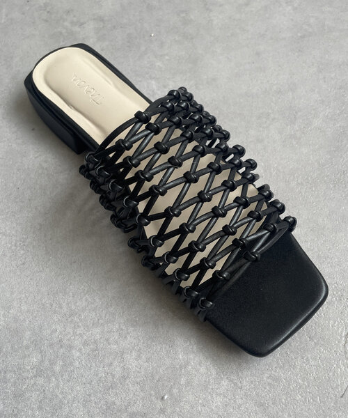 Thevon（ゼボン）の「編み込みミュール（サンダル・レディース・ブラック/シルバー・M/L）」の10枚目の写真