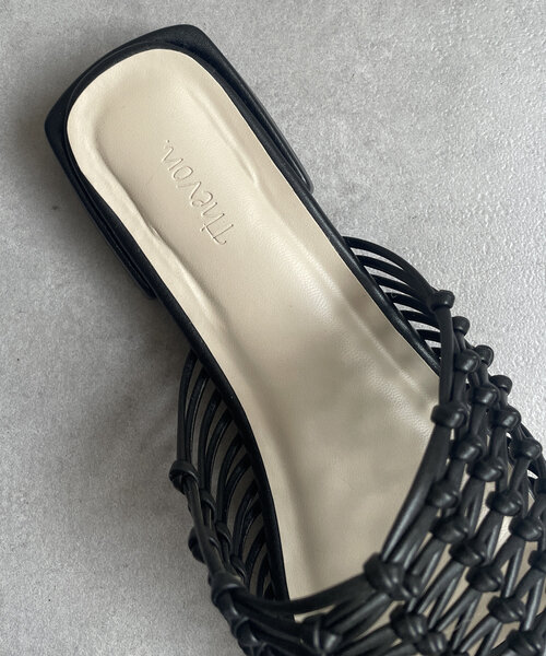 Thevon（ゼボン）の「編み込みミュール（サンダル・レディース・ブラック/シルバー・M/L）」の9枚目の写真
