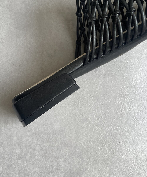 Thevon（ゼボン）の「編み込みミュール（サンダル・レディース・ブラック/シルバー・M/L）」の8枚目の写真