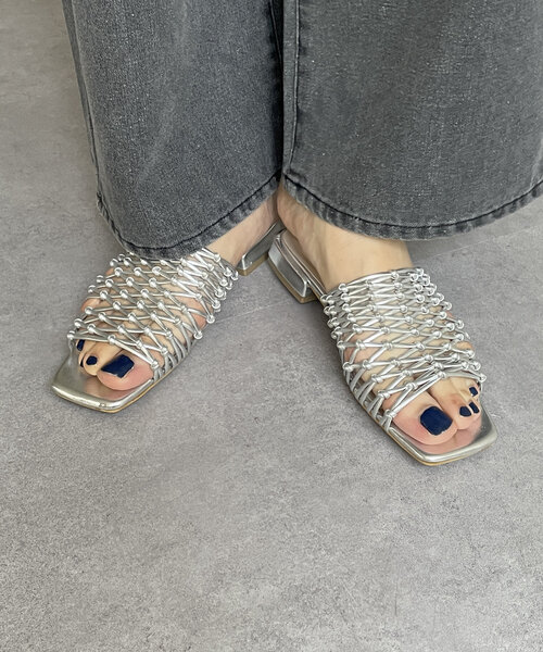 Thevon（ゼボン）の「編み込みミュール（サンダル・レディース・ブラック/シルバー・M/L）」の7枚目の写真