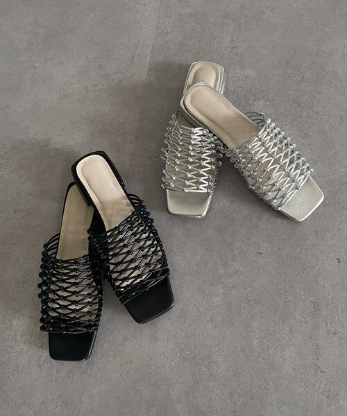 Thevon（ゼボン）の「編み込みミュール（サンダル・レディース・ブラック/シルバー・M/L）」の5枚目の写真